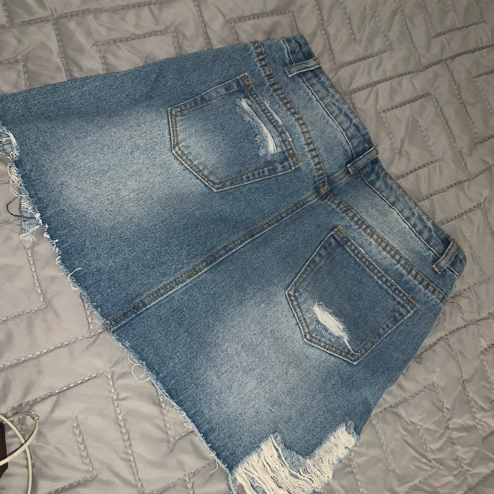 Fits too small - Picture 2 of 3